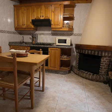 Casa De Aldea La Jaya I Ferienhaus Ortiguero